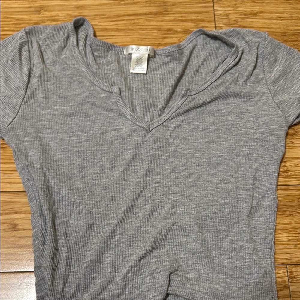 Cute gray top